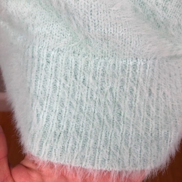 A New Day Fuzzy  V-neck Sweater In Mint Sz S - Picture 8 of 8